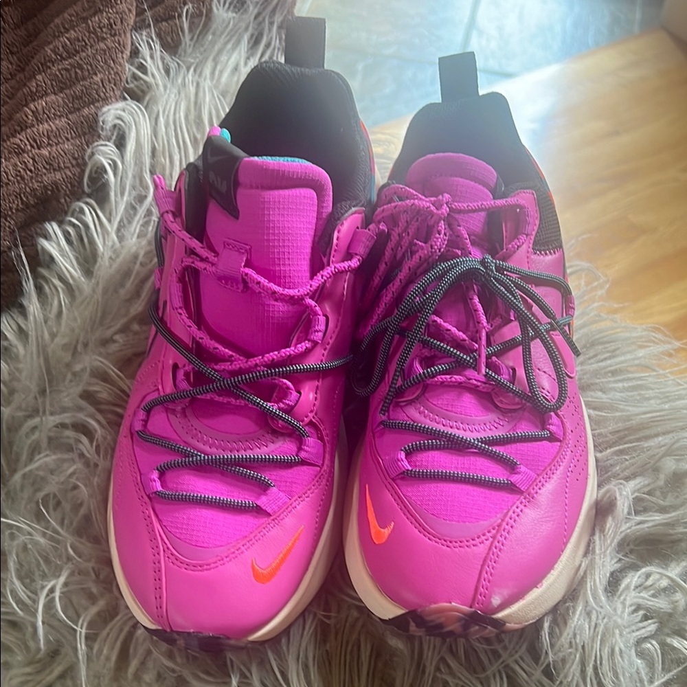 Nike Pink and Black Sneakers Modern Sporty Design